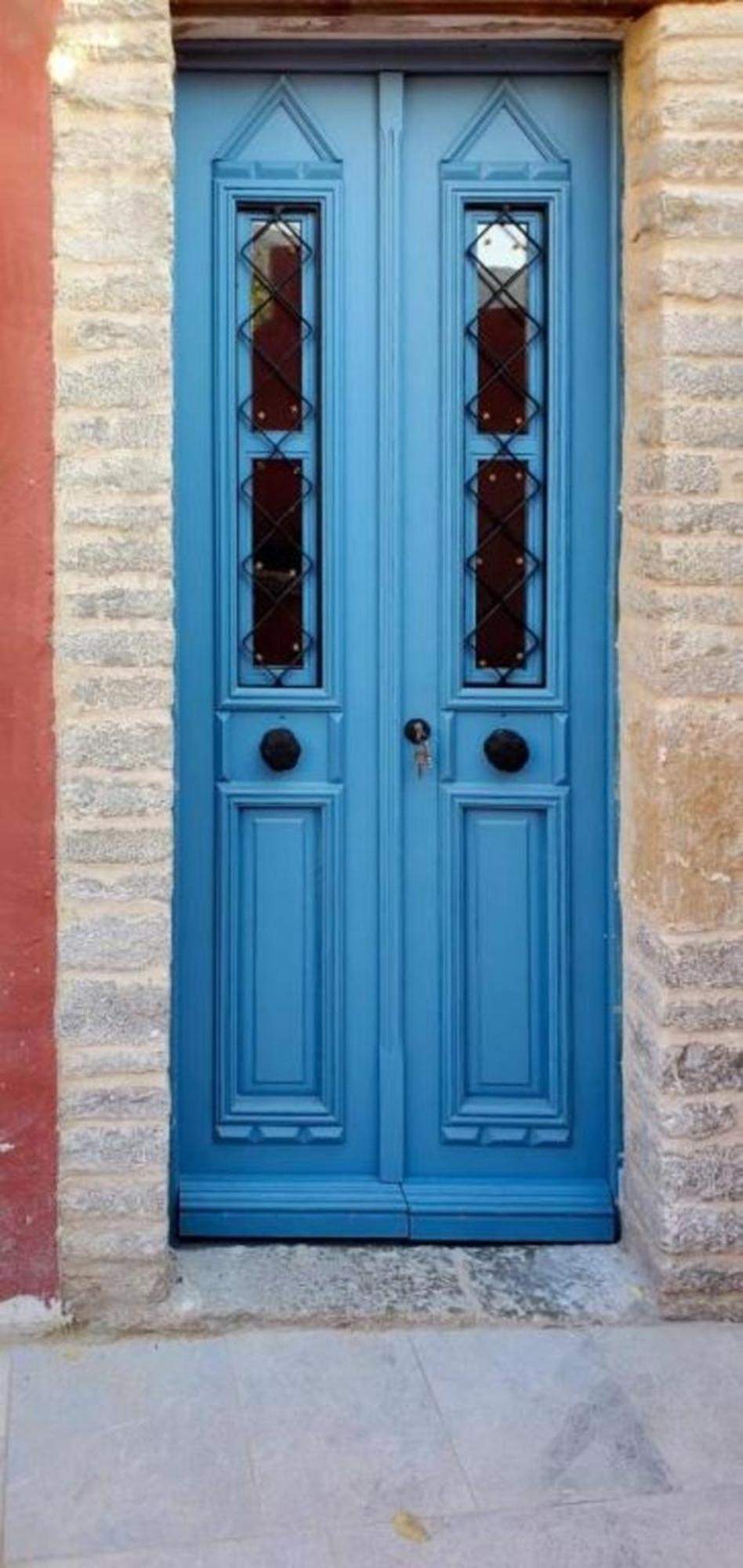 Uptown Carmine * Symi